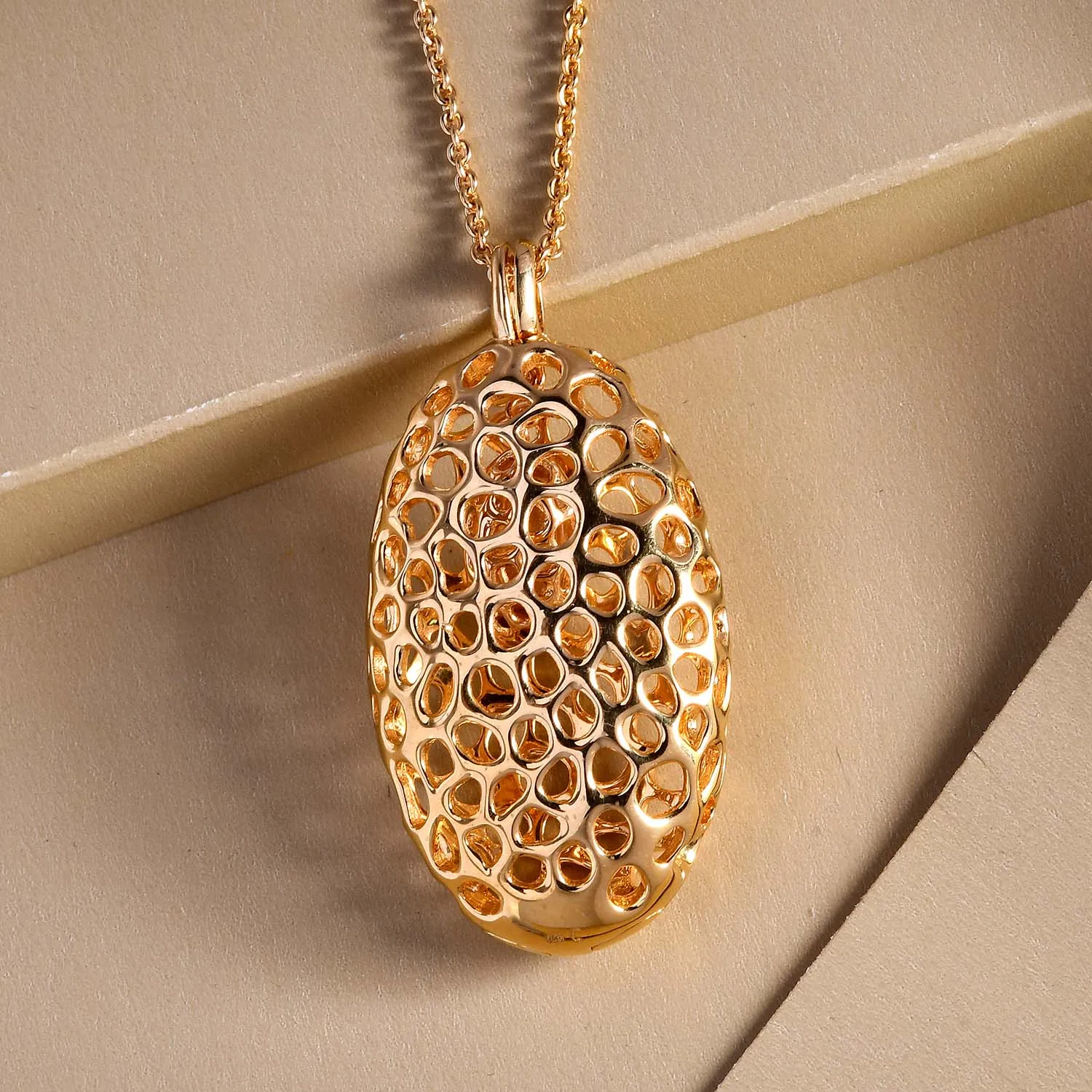 Lattice Disc Locket with FREE Chain