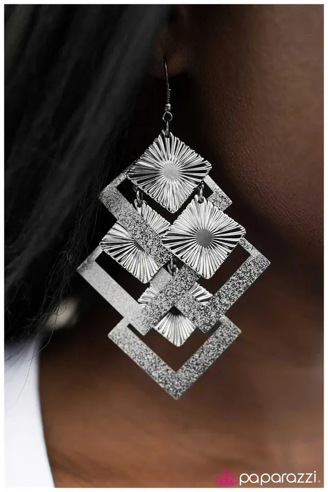 Paparazzi Earring ~ The Sun Also Rises - Black