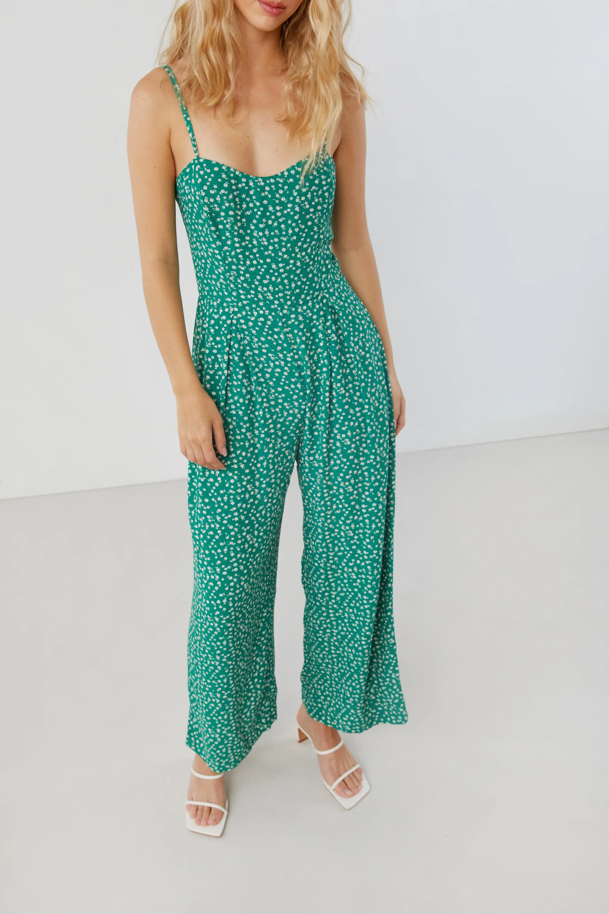 PRINTED SLEEVELESS JUMPSUIT