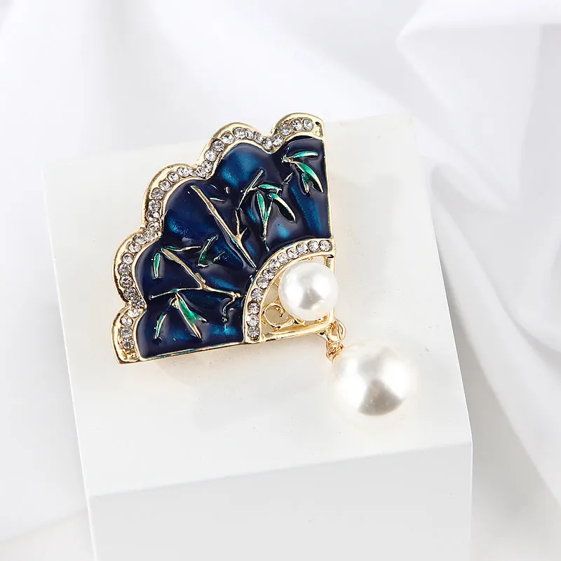 SB358 - Enamel fan pearl brooch