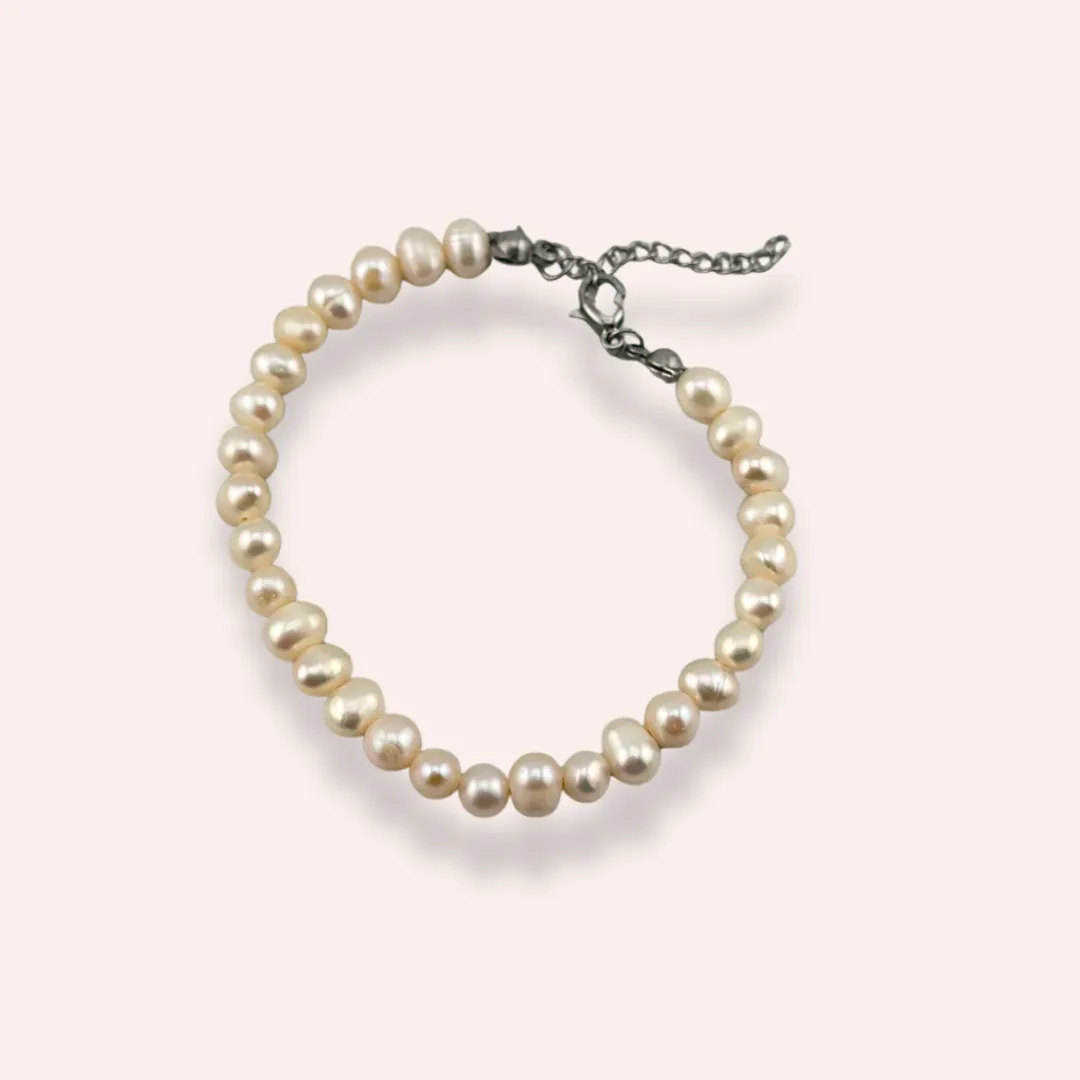 Silver pearl bracelet