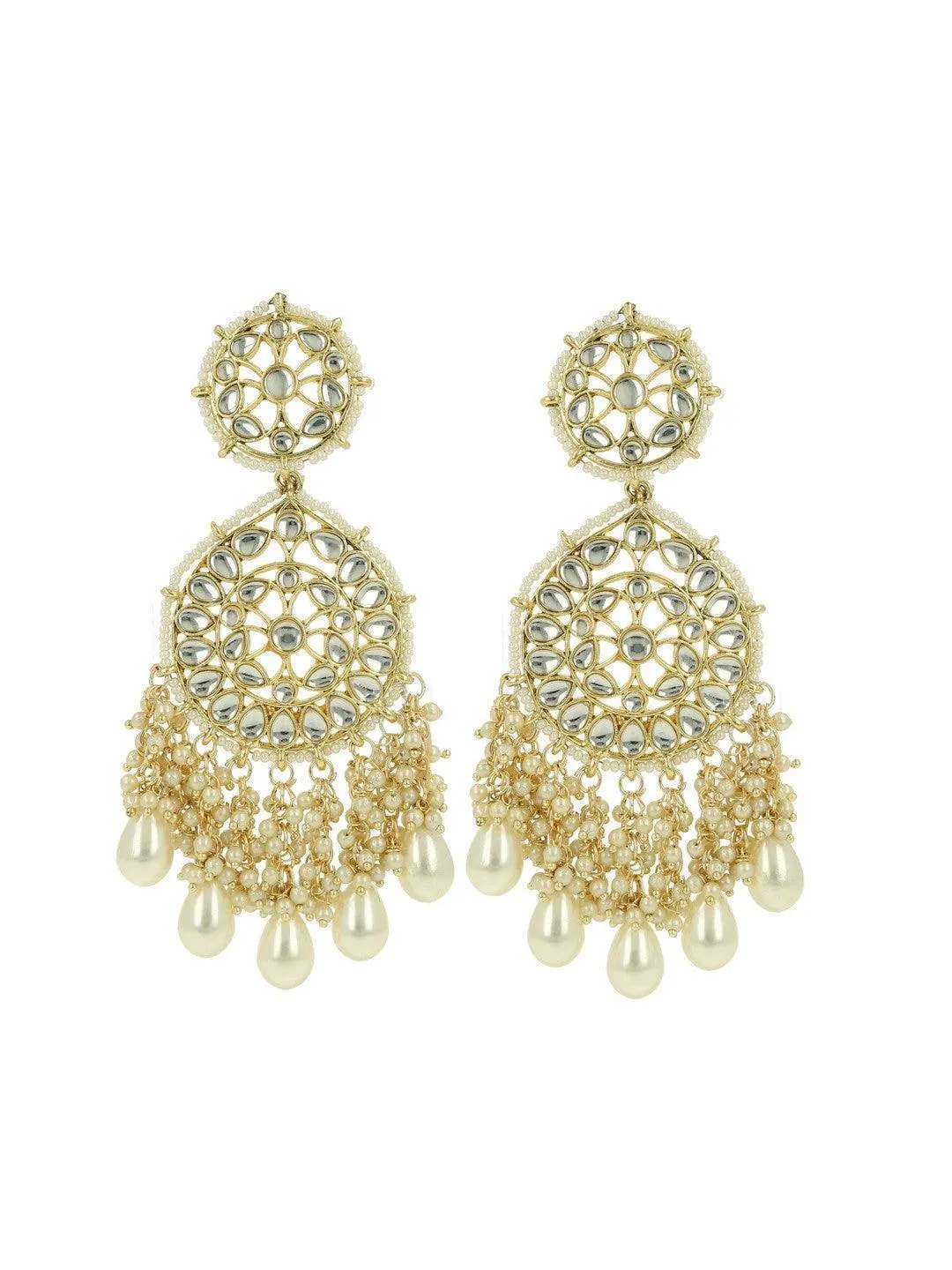 Sreenithi In Kundan Chandbali And Pearls Earrings