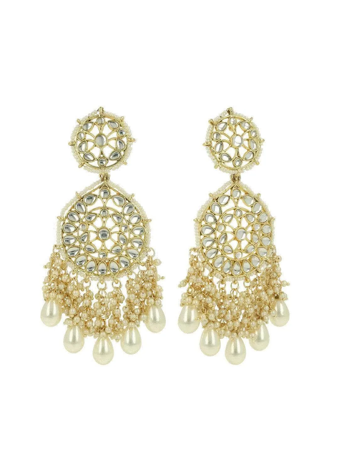 Sreenithi In Kundan Chandbali And Pearls Earrings