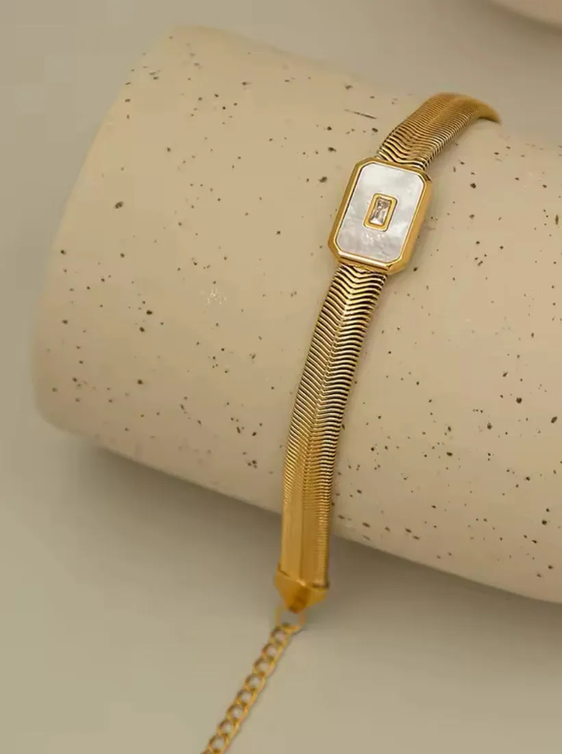 Timeless Retro Design & Herringbone Gold Bracelet